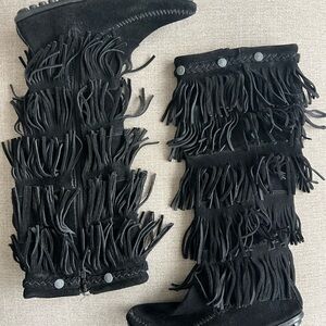 Minnetonka Tiered Fringe Boots